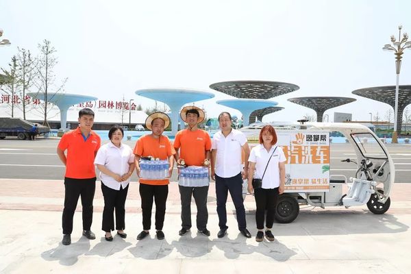 乾港集團(tuán)高層慰問一線員工 乾港集團(tuán)高層慰問一線員工